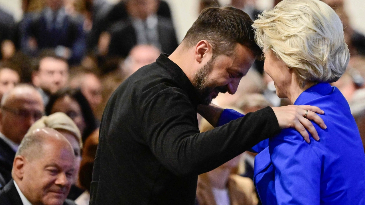 Volodymyr Zelensky e Ursula von der Leyen (Ansa)