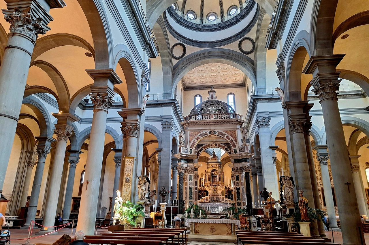 L'interno della Basilica di Santo Spirito