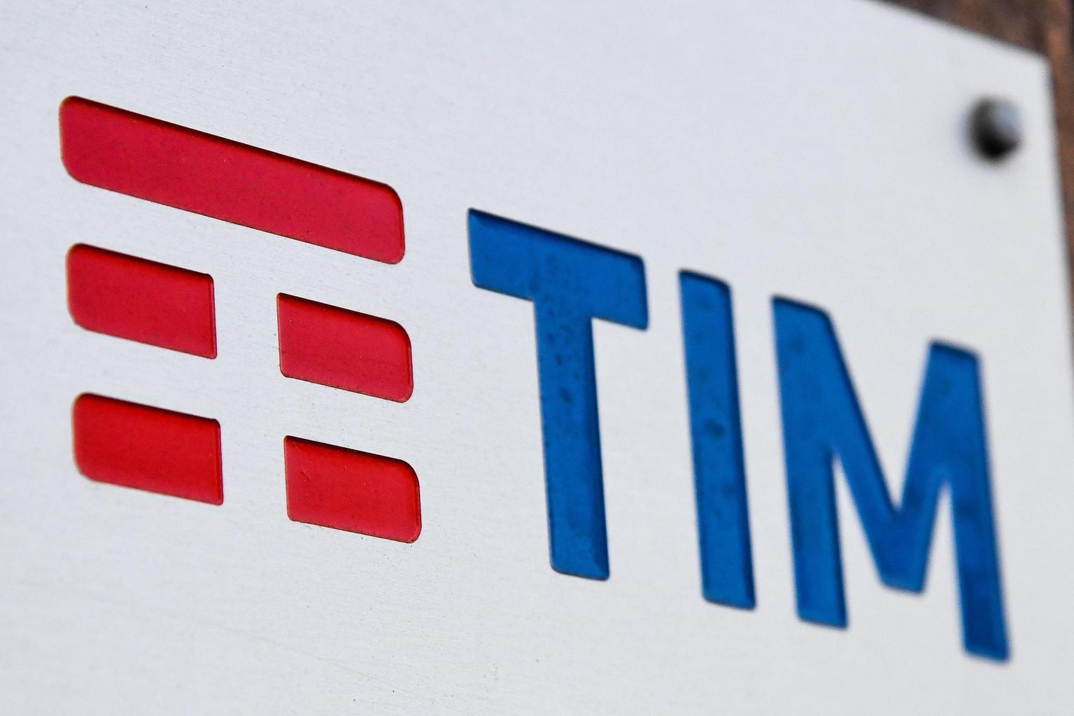 Cvc e Iliad spingono Tim in Borsa, +5% a 0,3 euro