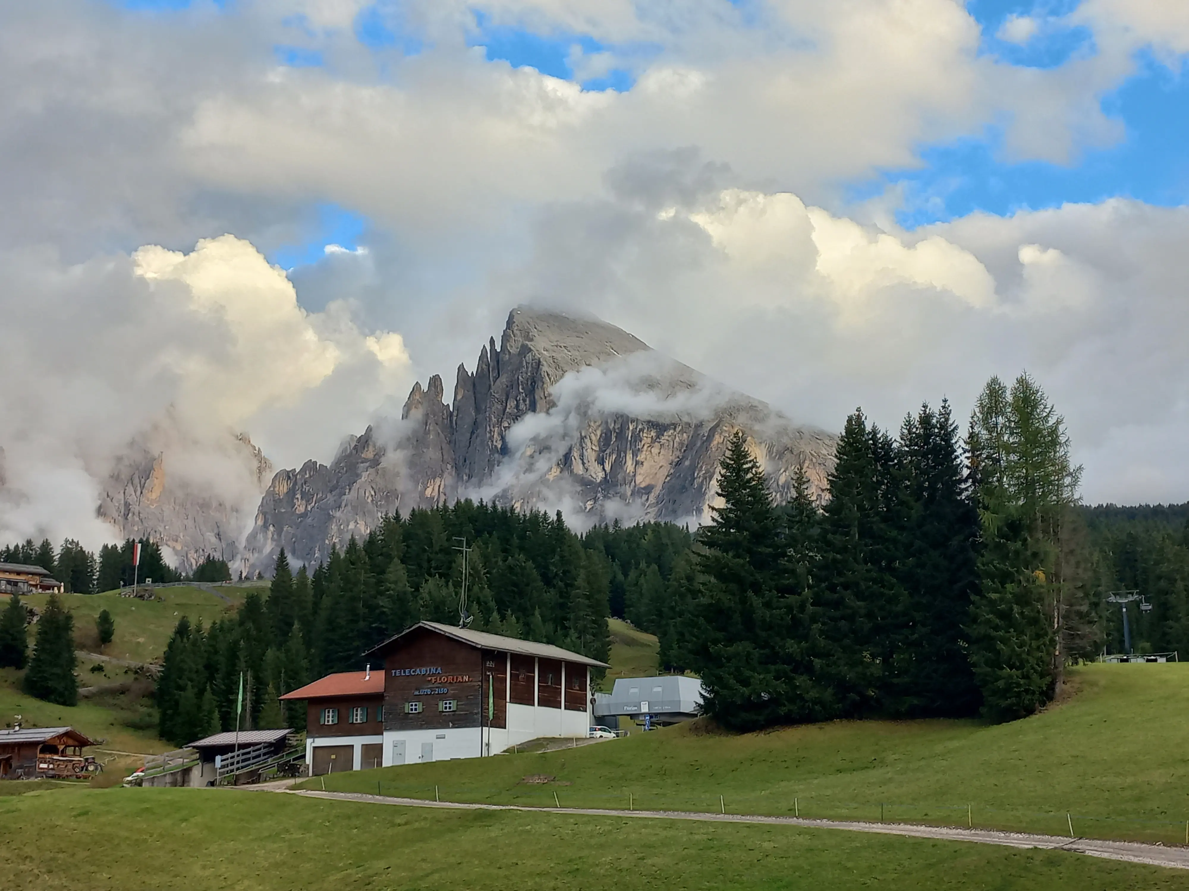 Castelrotto, il borgo incontaminato ai piedi dell’Alpe di Siusi