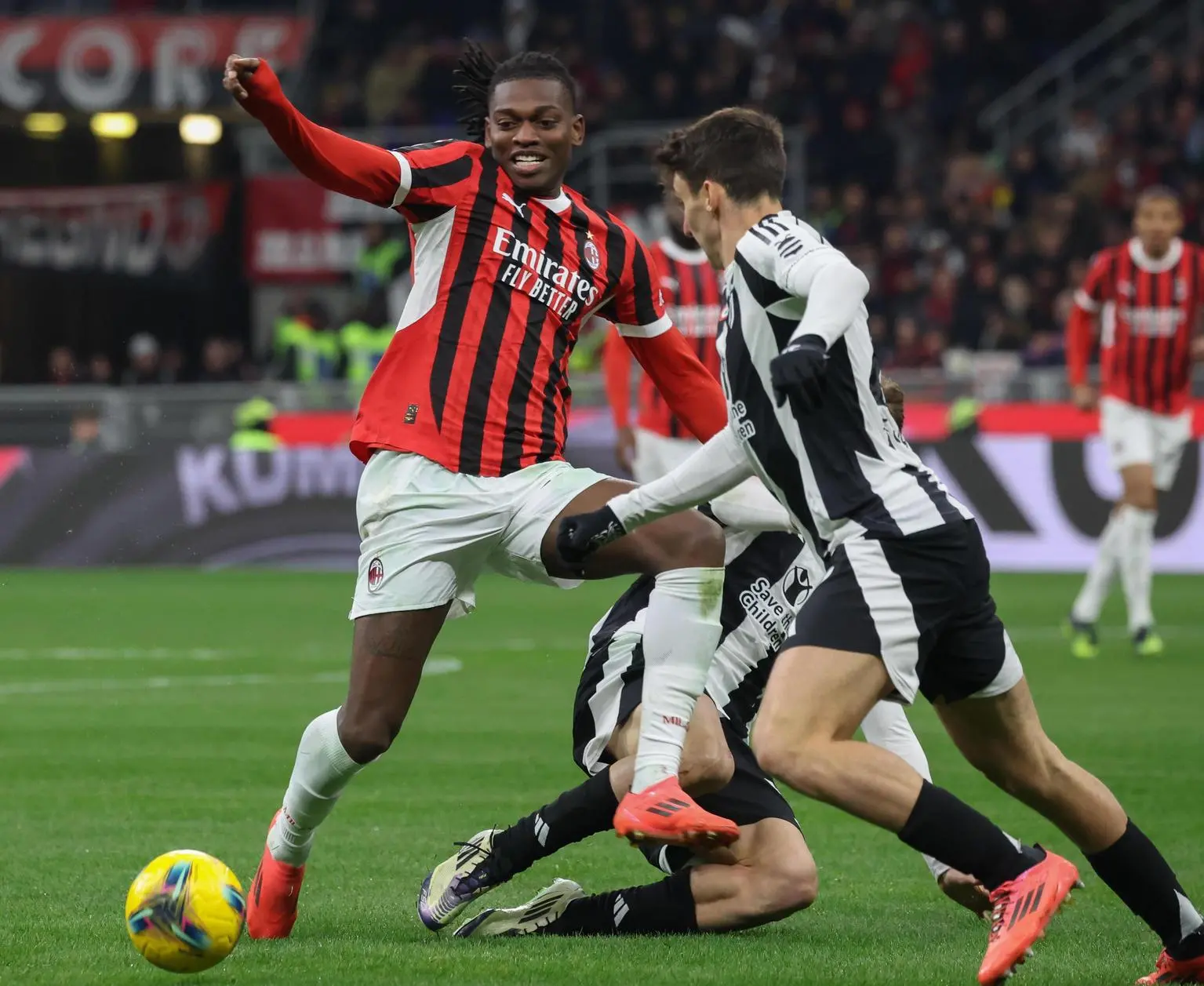 Vince la noia: lo 0-0 tra Milan e Juventus finisce tra i fischi