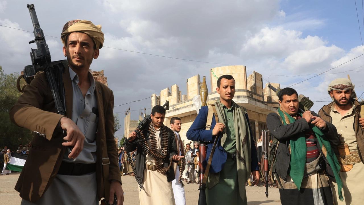 Miliziani Houthi a Sanaa, Yemen (Ansa)