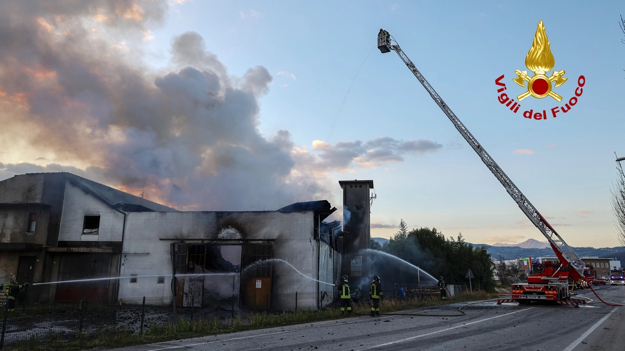 Incendio a Trissino (Vicenza): l’esplosione in un’azienda di recupero batterie