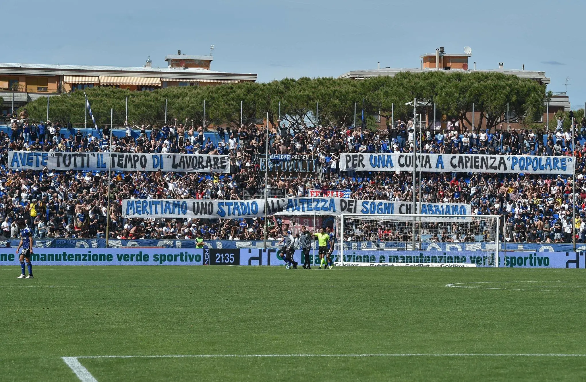 Gli avversari. "Obiettivo l’intera posta»