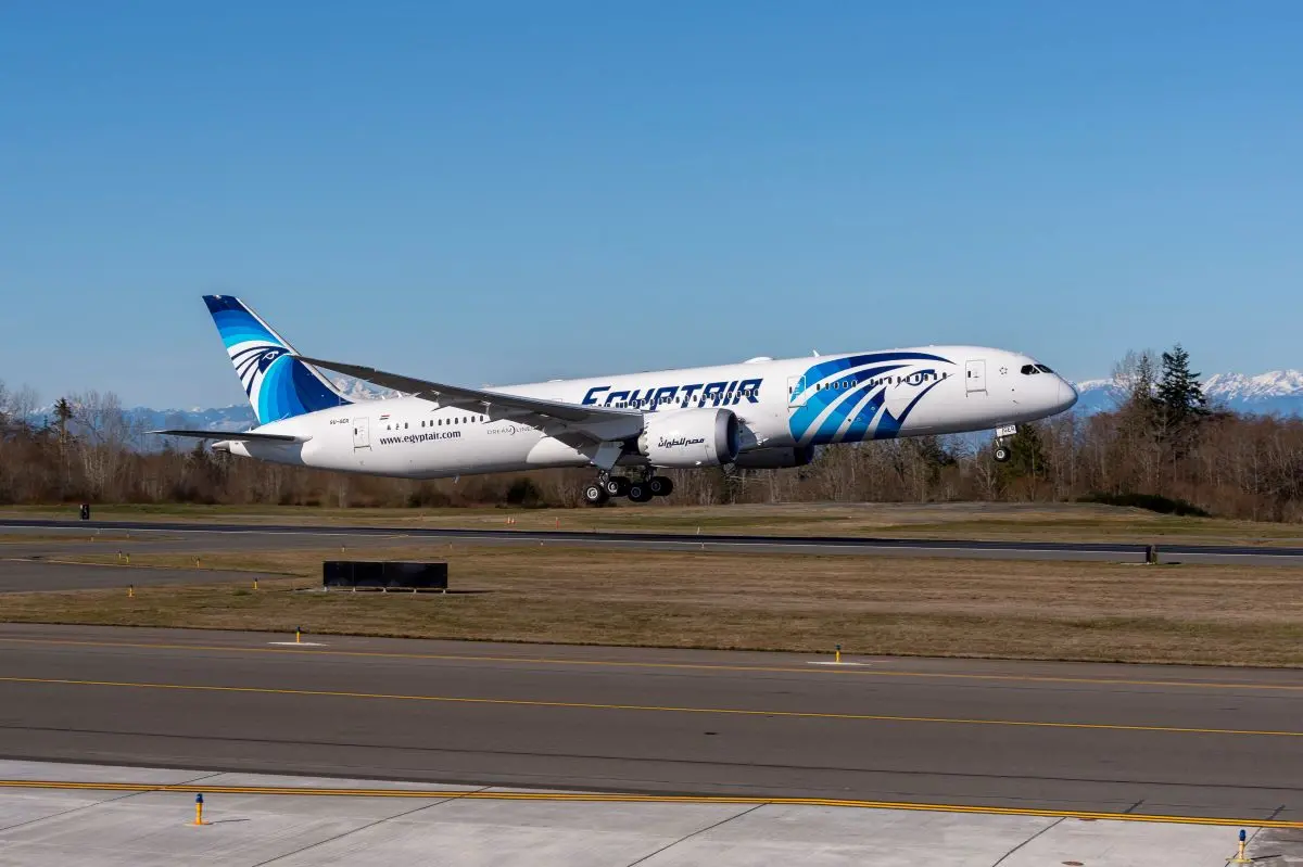 Toccata e fuga al Cairo con Egyptair, senza bisogno del visto