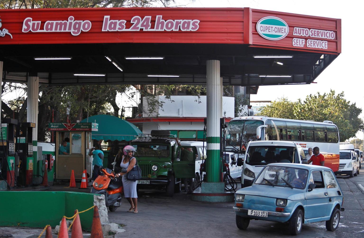 Cuba: Benzina speciale solo in dollari, esclusi i pesos cubani