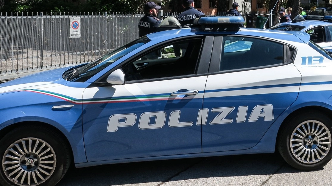 Bidello arrestato per violenza sessuale e tentata violenza sessuale (foto d’archivio, Petrangeli)