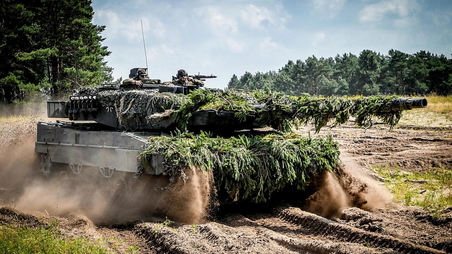 Un carro armato Leopard 2 (Ansa)