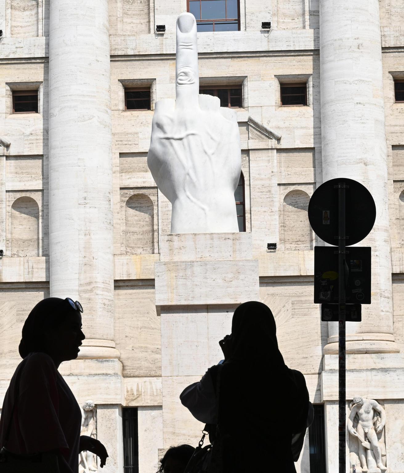 Piazza Affari chiude in rosso: timori sulla crescita dell'Eurozona pesano sui mercati