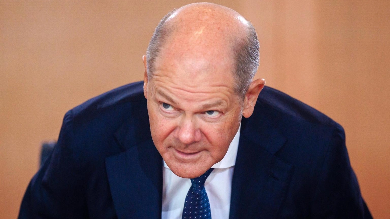 Il cancelliere tedesco Olaf Scholz sottolinea l'importanza delle frontiere inviolabili, criticando le affermazioni di Donald Trump.