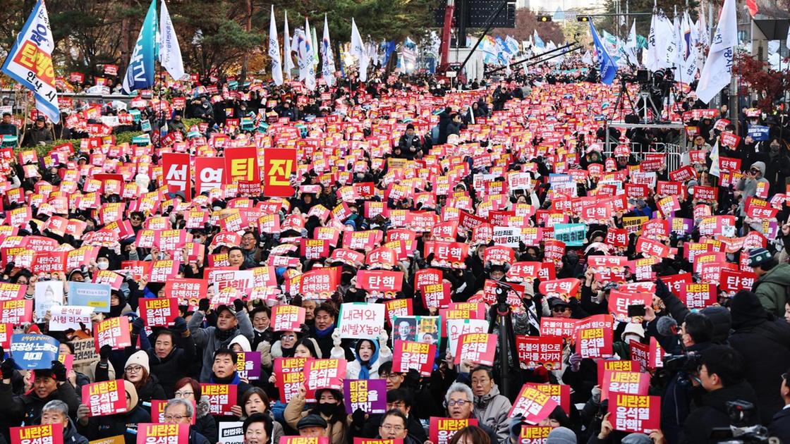 Seul, almeno in 150.000 alla manifestazione contro Yoon