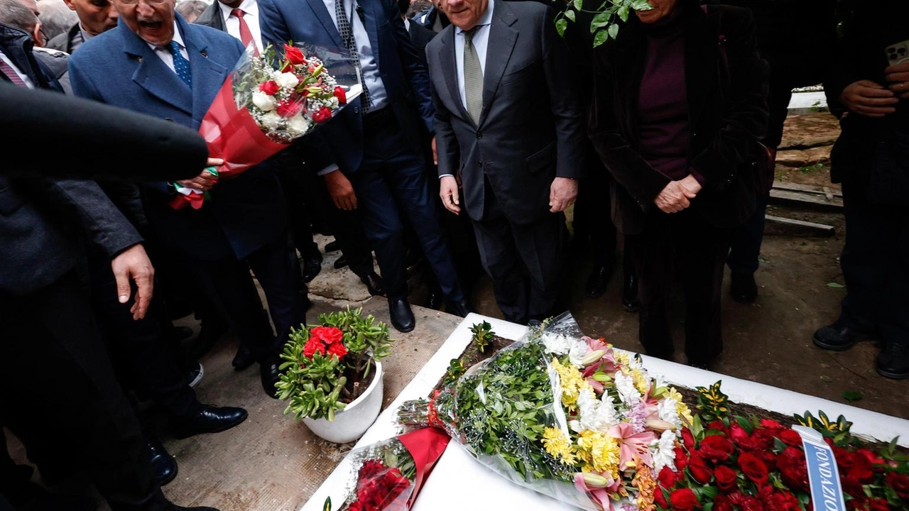 La commemorazione per il venticinquesimo anniversario della morte di Craxi con La Russa e Tajani in Tunisia.