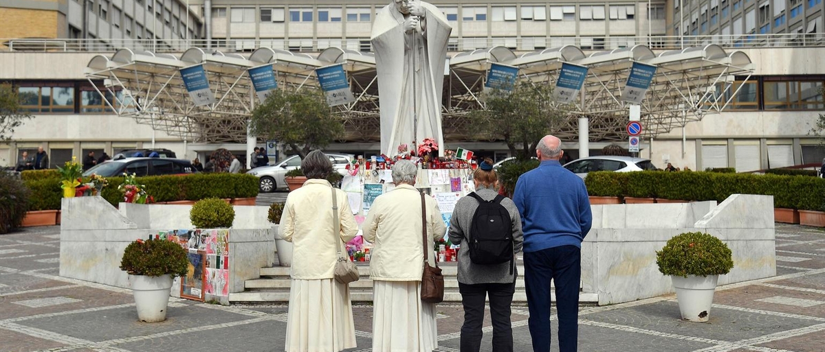 La notte è stata tranquilla, il Papa riposa