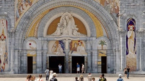 Il mosaico di Rupnik a Lourdes