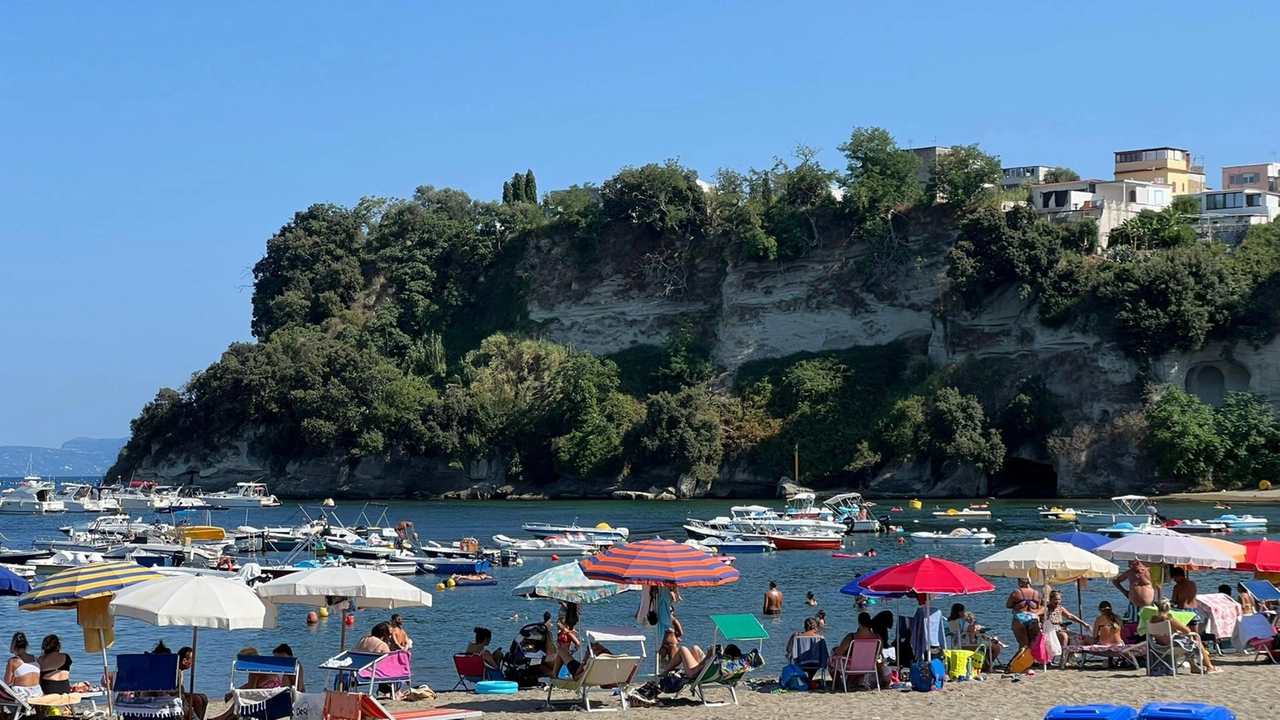 ++ Frana costone a Bacoli dopo terremoto, nessun ferito ++