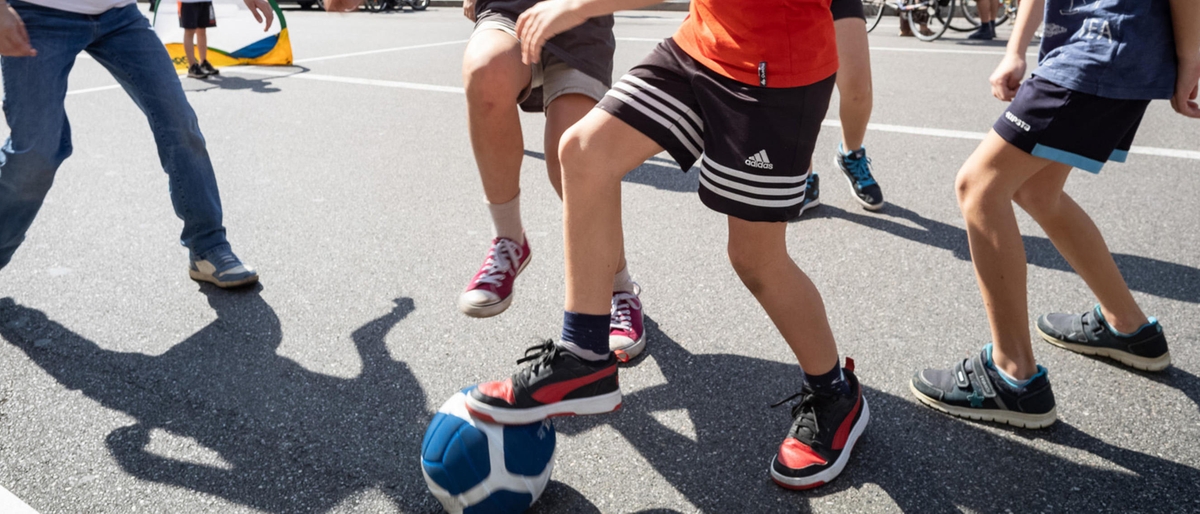 Tredicenne accoltellato per un pallone nel Napoletano: l’aggressore è un bambino di 10 anni