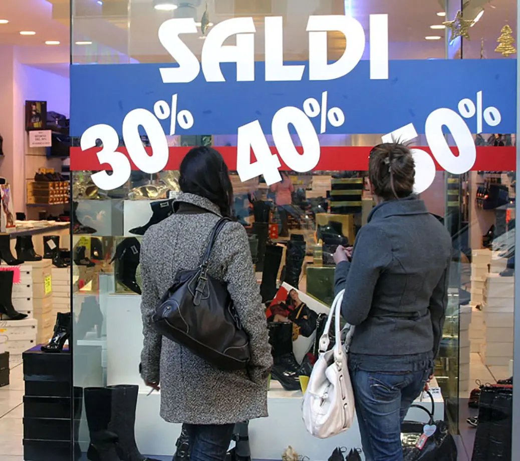 Saldi invernali al via, il giro d'affari sfiorerà i 5 miliardi di euro