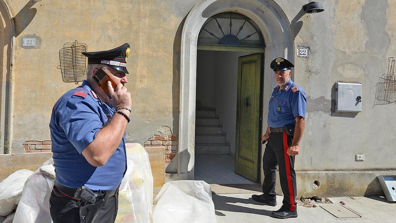 Omicidio a Tavullia, sul posto i carabinieri (foto Toni)