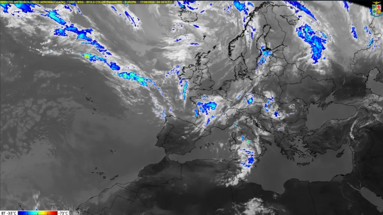 La perturbazionine sulla Francia che punta l'Italia (immagine satellite MeteoAm)