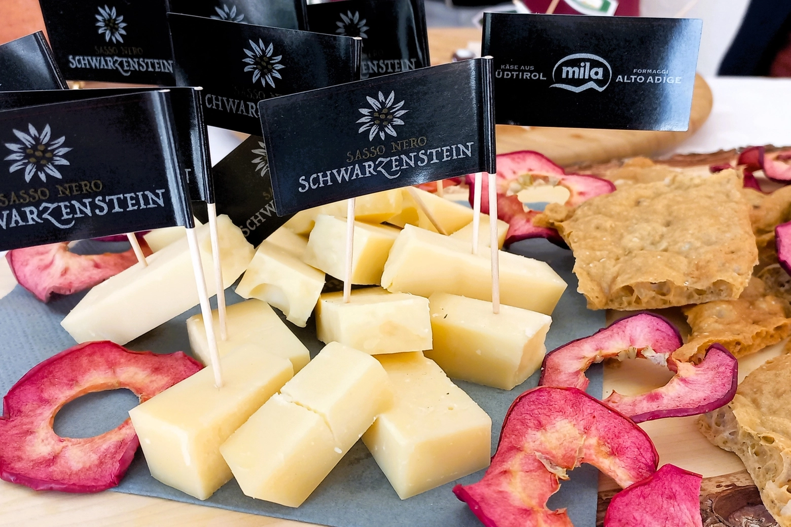 Degustazioni vini, formaggi, speck e pane casereccio all'Hotel Holzerhof: tutti prodotti dell'Alto Adige