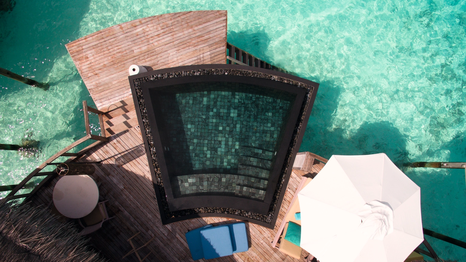 Water Villa con vasca e ingresso privato al mare. Constance Halaveli, Maldive