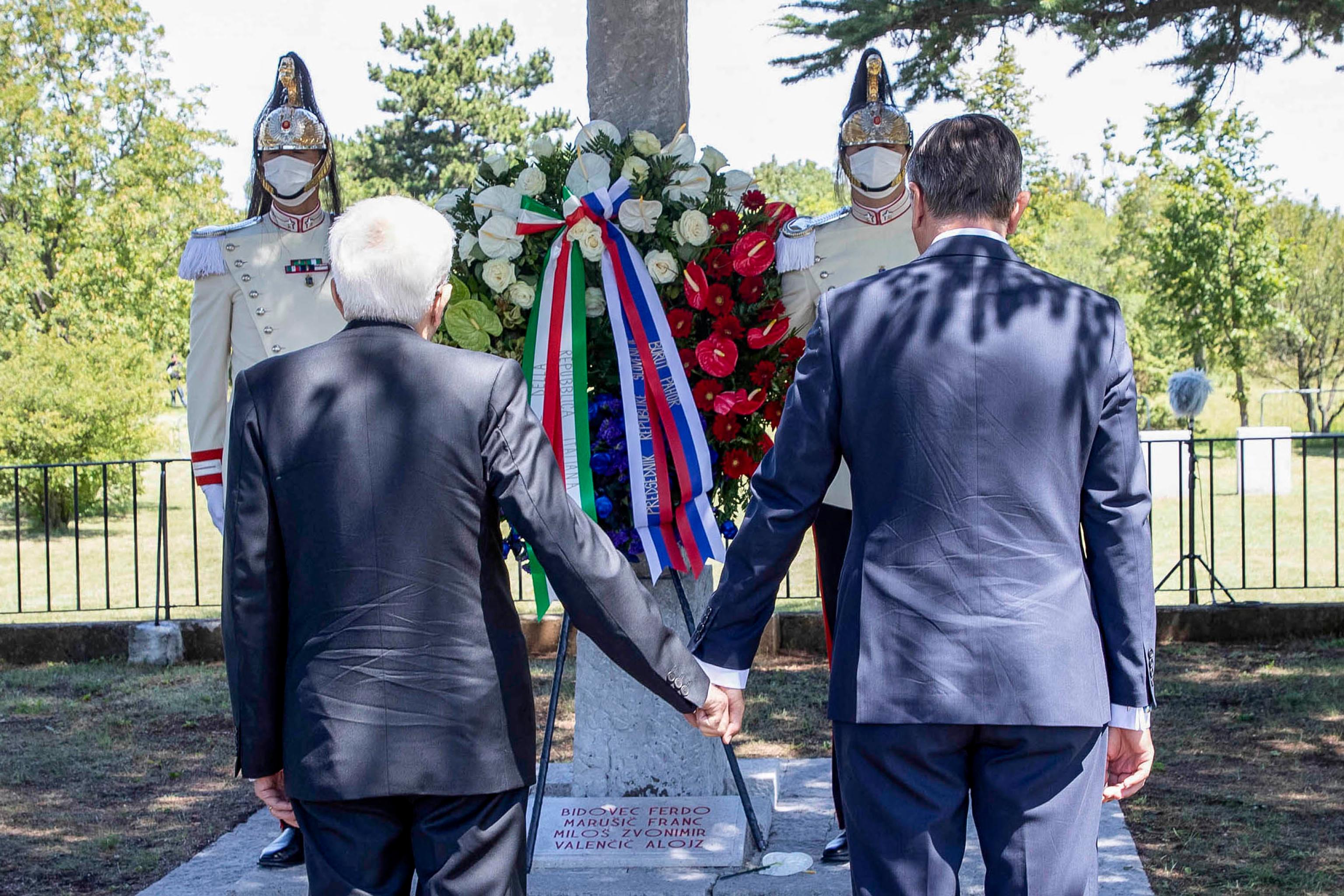 Mattarella nel Giorno del Ricordo condanna la “squallida provocazione” alla foiba di Basovizza