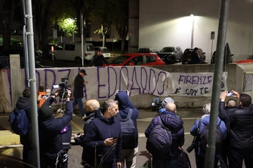 “Forza Edoardo!”, l’abbraccio di Firenze a Bove dopo il malore in campo