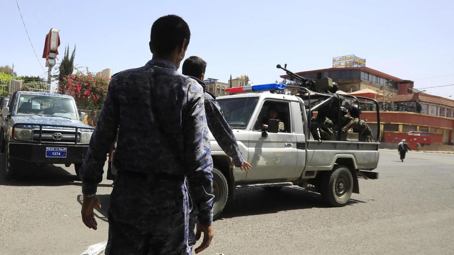 Usa, Houthi lanciano droni e missili contro le navi