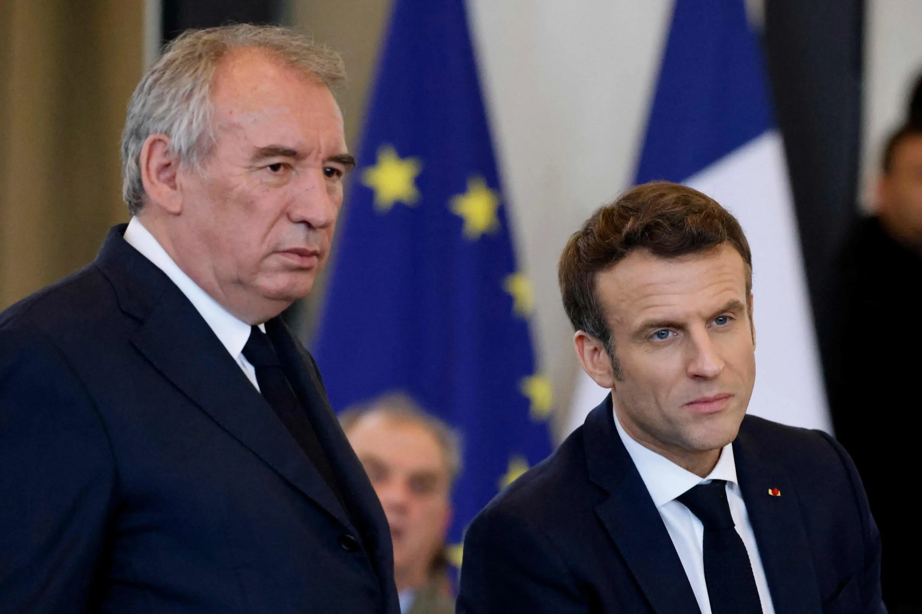 Francia, Macron nomina Bayrou nuovo primo ministro. “Serve la riconciliazione del Paese”