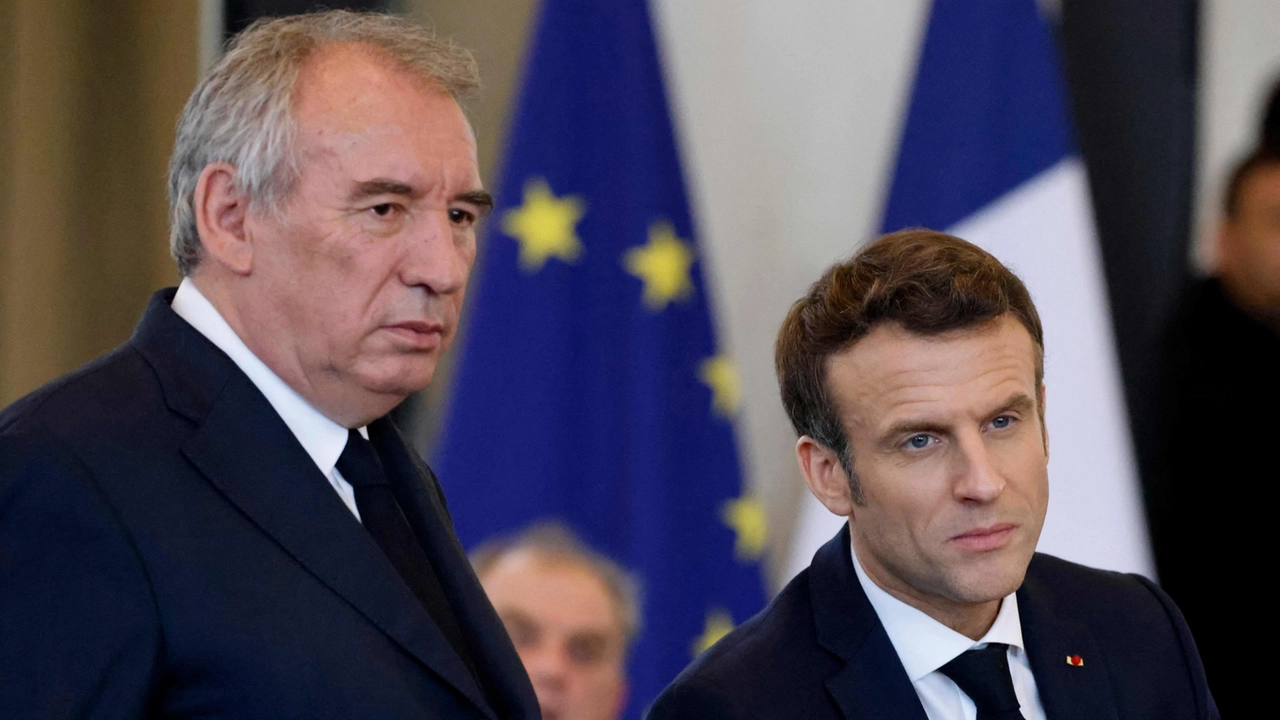 Francois Bayrou ed Emmanuel Macron (foto Afp)