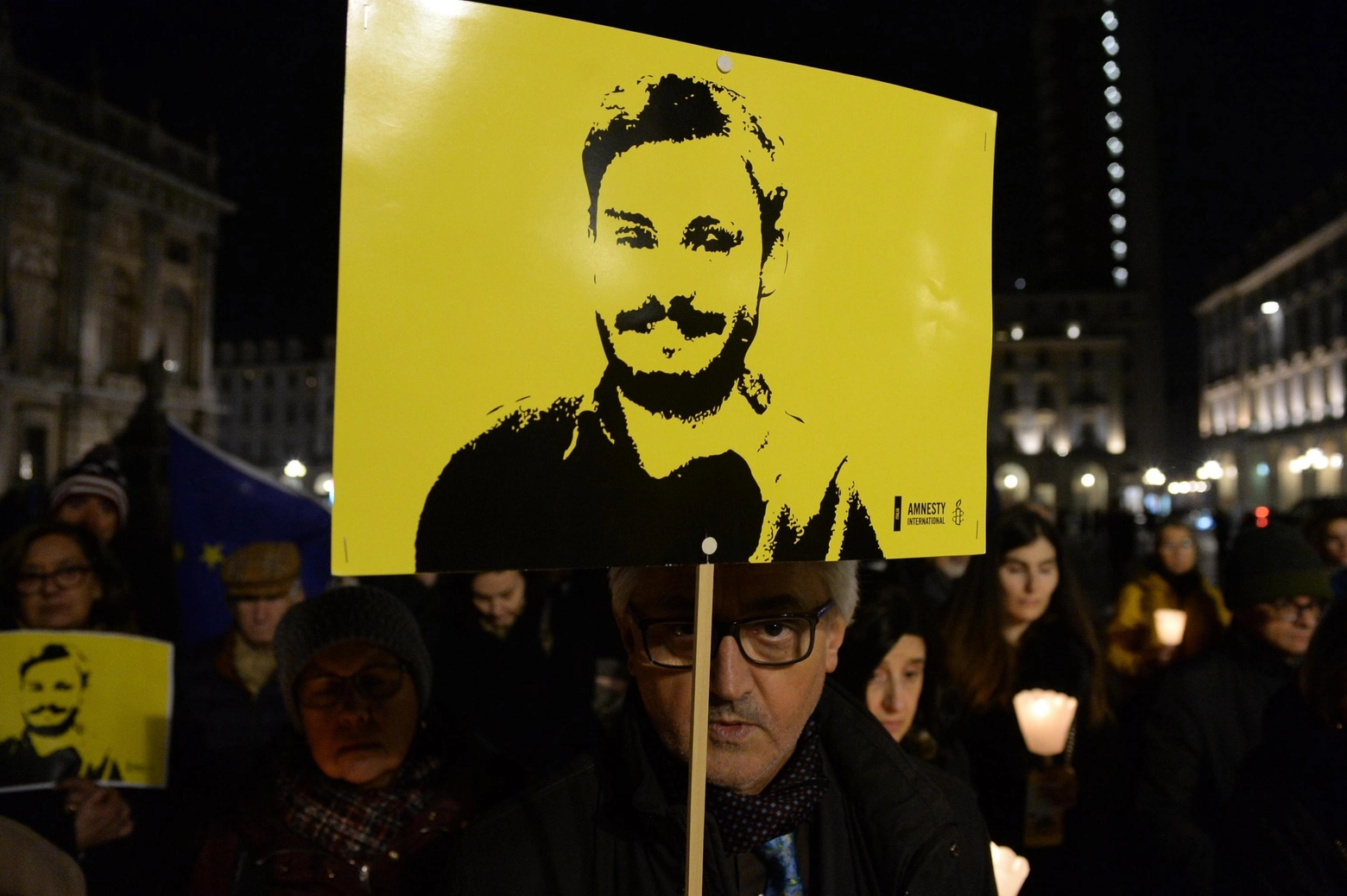 Una fiaccolata per la verità su Giulio Regeni, torturato e ucciso in Egitto nel 2016