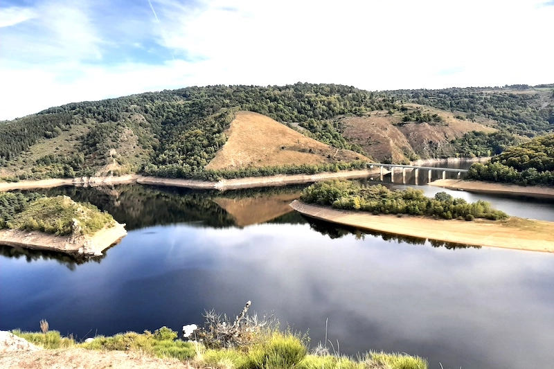 Il lago della diga di Grandval