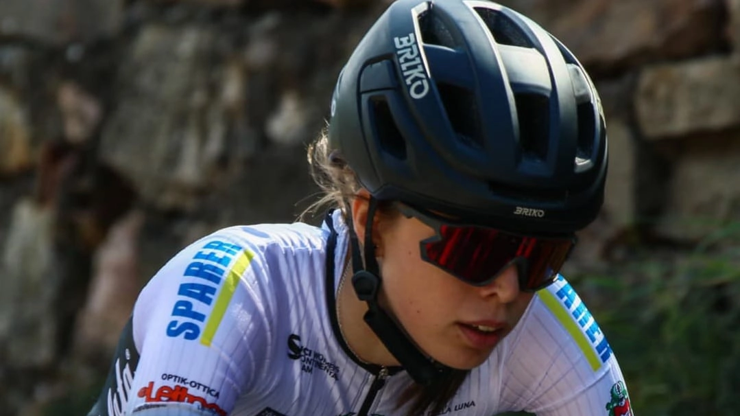 Morta Sara Piffer, la promessa del ciclismo italiano investita da un'auto a  19 anni