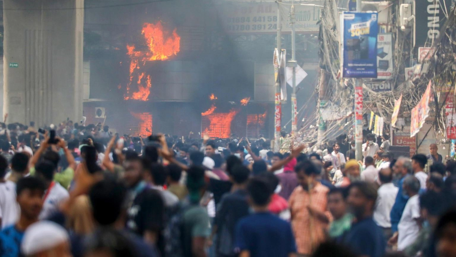 Violenti scontri in Bangladesh, oltre 700 feriti