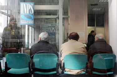 Pensioni, rapporto Inps: rischio squilibri senza l'ingresso di giovani, donne e immigrati nel lavoro