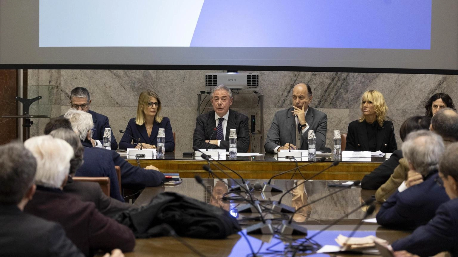 Urso presenterà alle parti sociali la proposta per l'auto