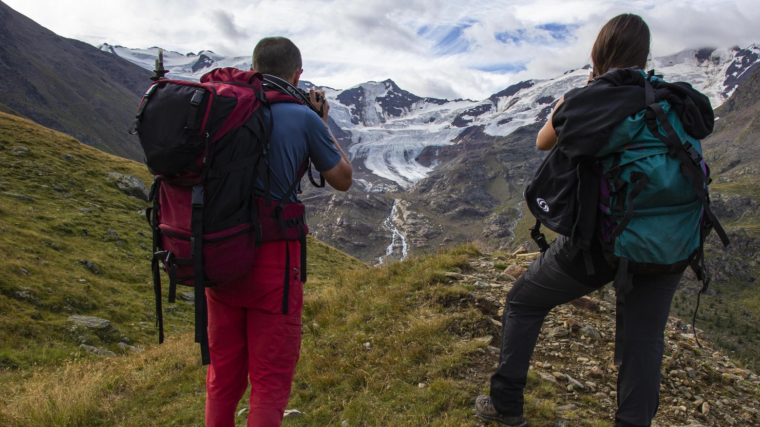 I pericoli tra sentieri e ghiacciai. Incidenti in montagna, tre morti. Le guide alpine: serve più cautela