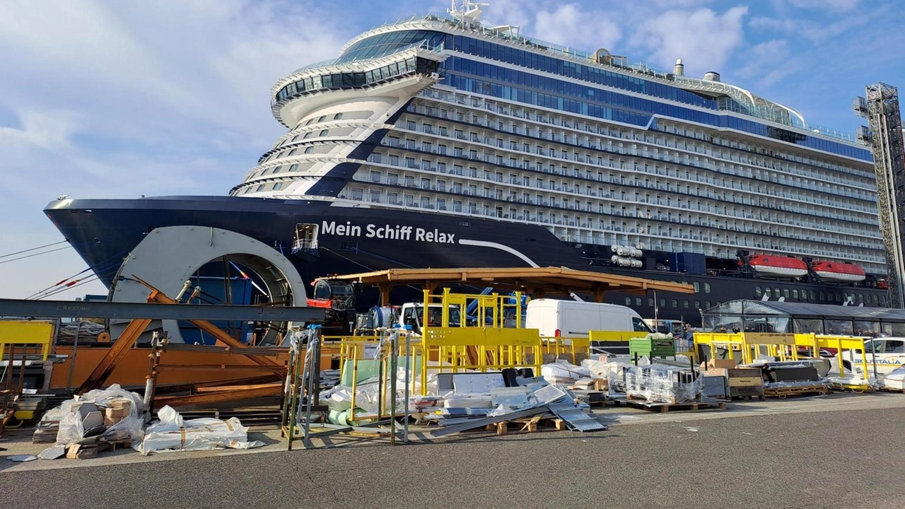 Fincantieri ha consegnato la 'Mein Schiff Relax', prima nave dual-fuel a TUI Cruises, simbolo di modernità e sostenibilità.