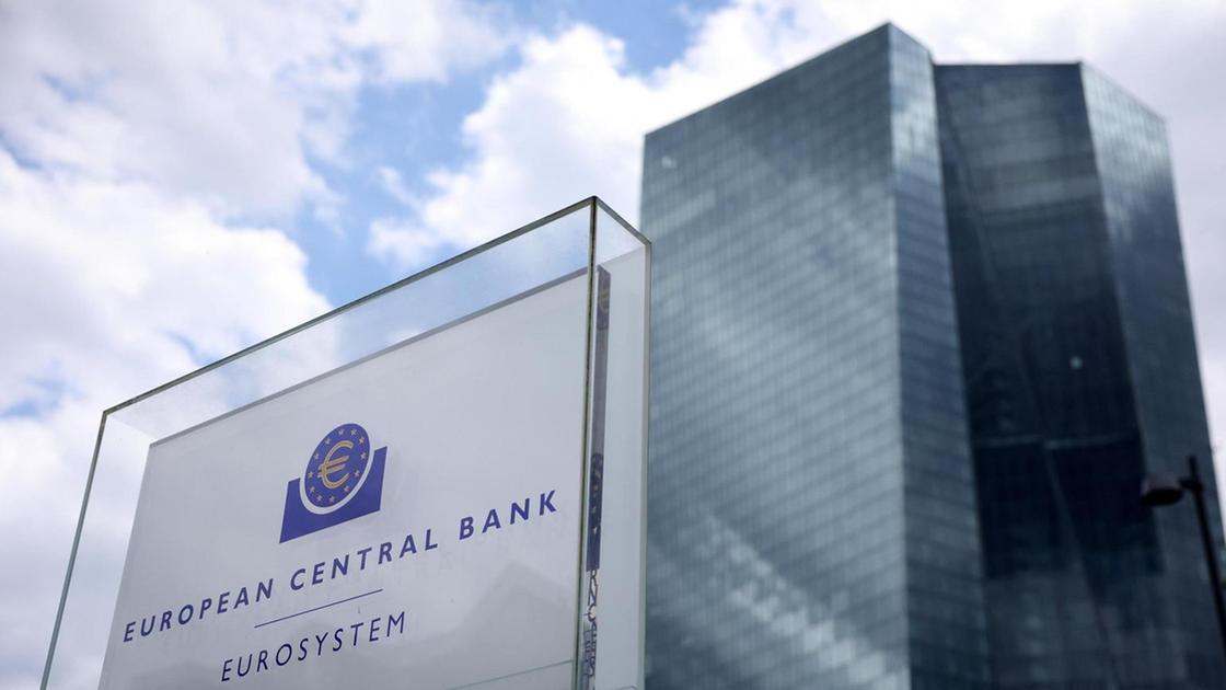 Per le banche sale il rischio cyber, attesa per il test Bce