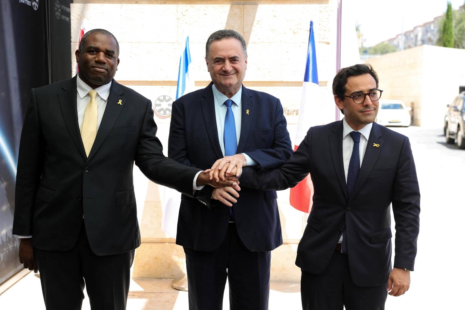 Il ministro degli Esteri israeliano Israel Katz con gli omologhi di Gran Bretagna e Francia David Lammy e Stéphane Séjourné