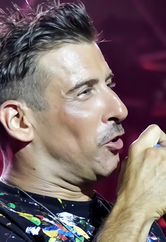 Buttalo via? Macché: Mina canta Gabbani