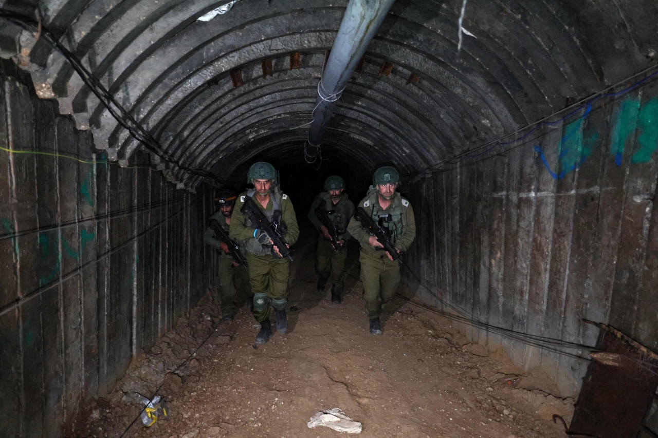 Caccia ai capi di Hamas che si nascondono nei tunnel sotterranei