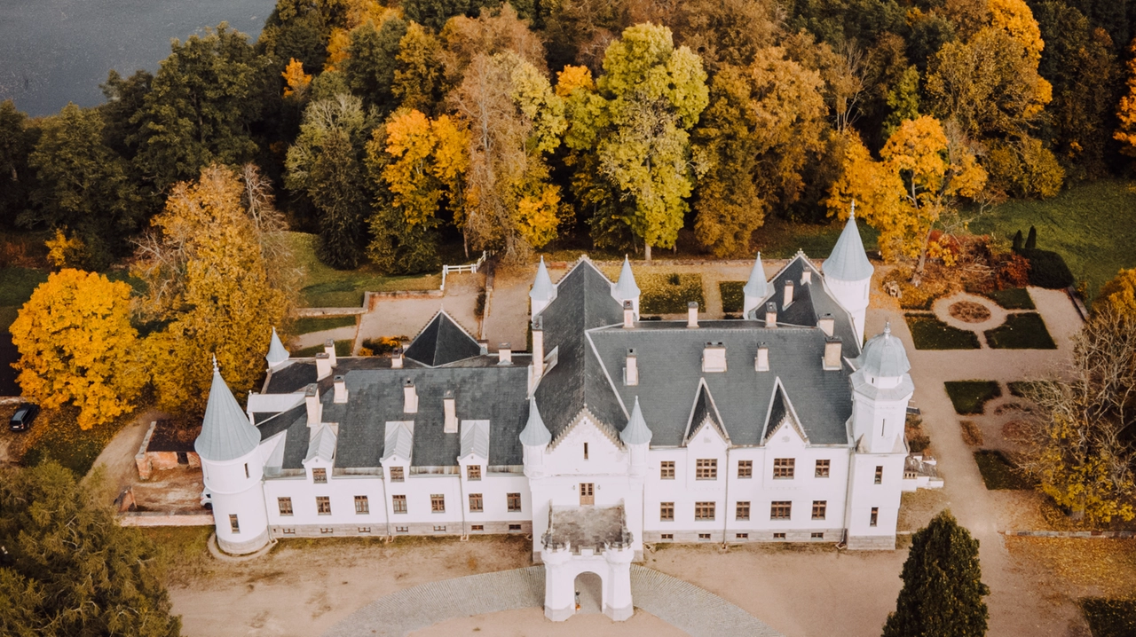 Il castello di Alatskivi, lungo la Strada della Cipolla, la Onion route (ph. estonia.ee)