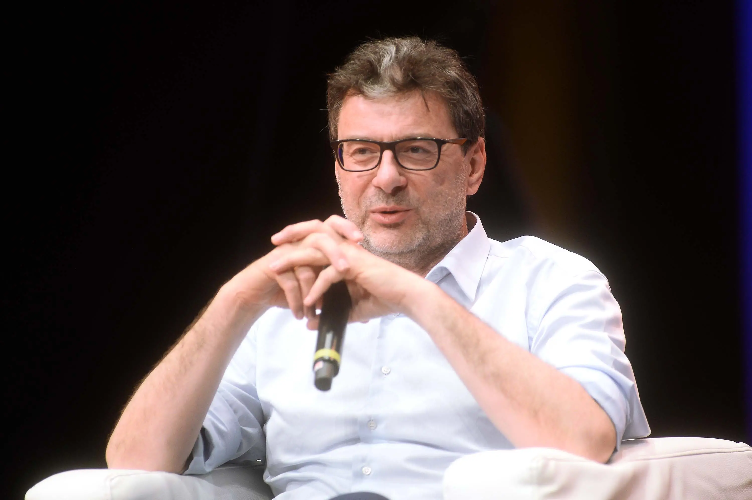 Giorgetti: “Tasseremo profitti e ricavi di piccole, medie e grandi imprese”