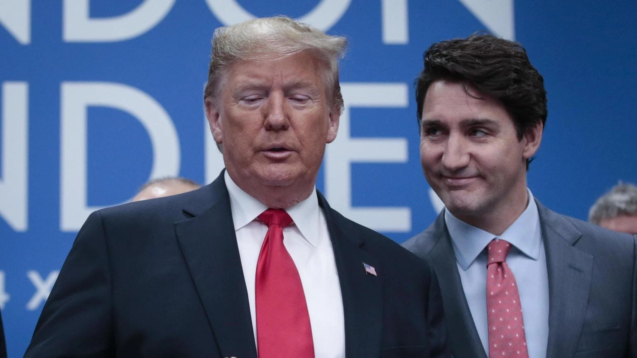 Trump e Trudeau discutono di dazi e Fentanyl. Trump critica la gestione canadese e si interroga sulle elezioni.