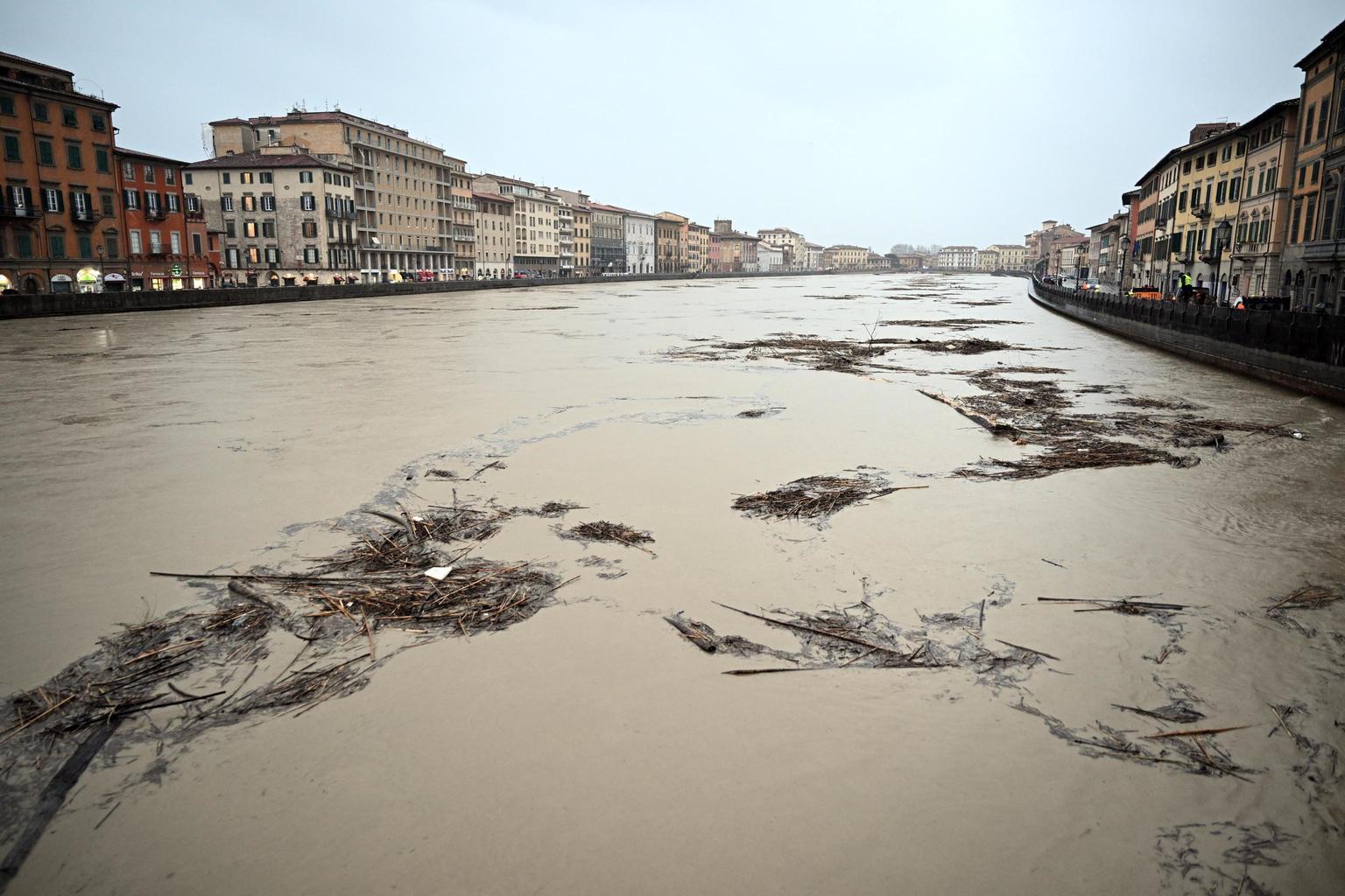 Colmo di piena dell'Arno superato senza criticità grazie agli interventi regionali