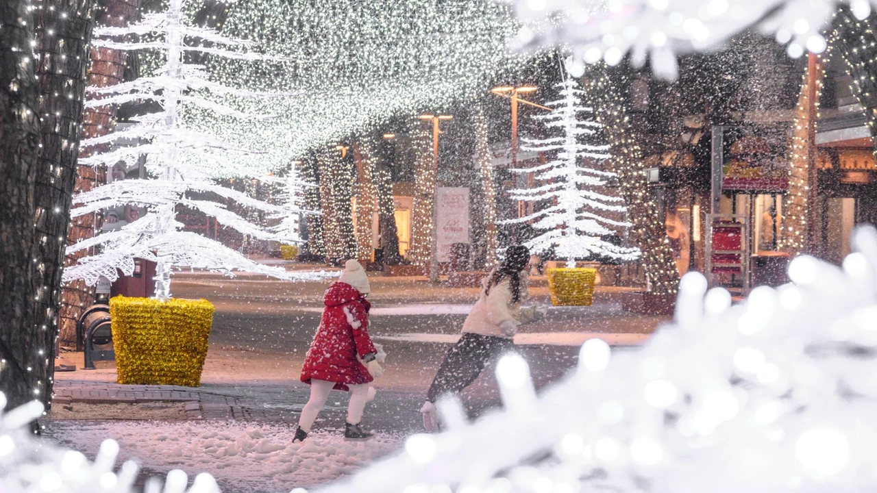 Lo spettacolo di luci, musica e neve a Riccione 