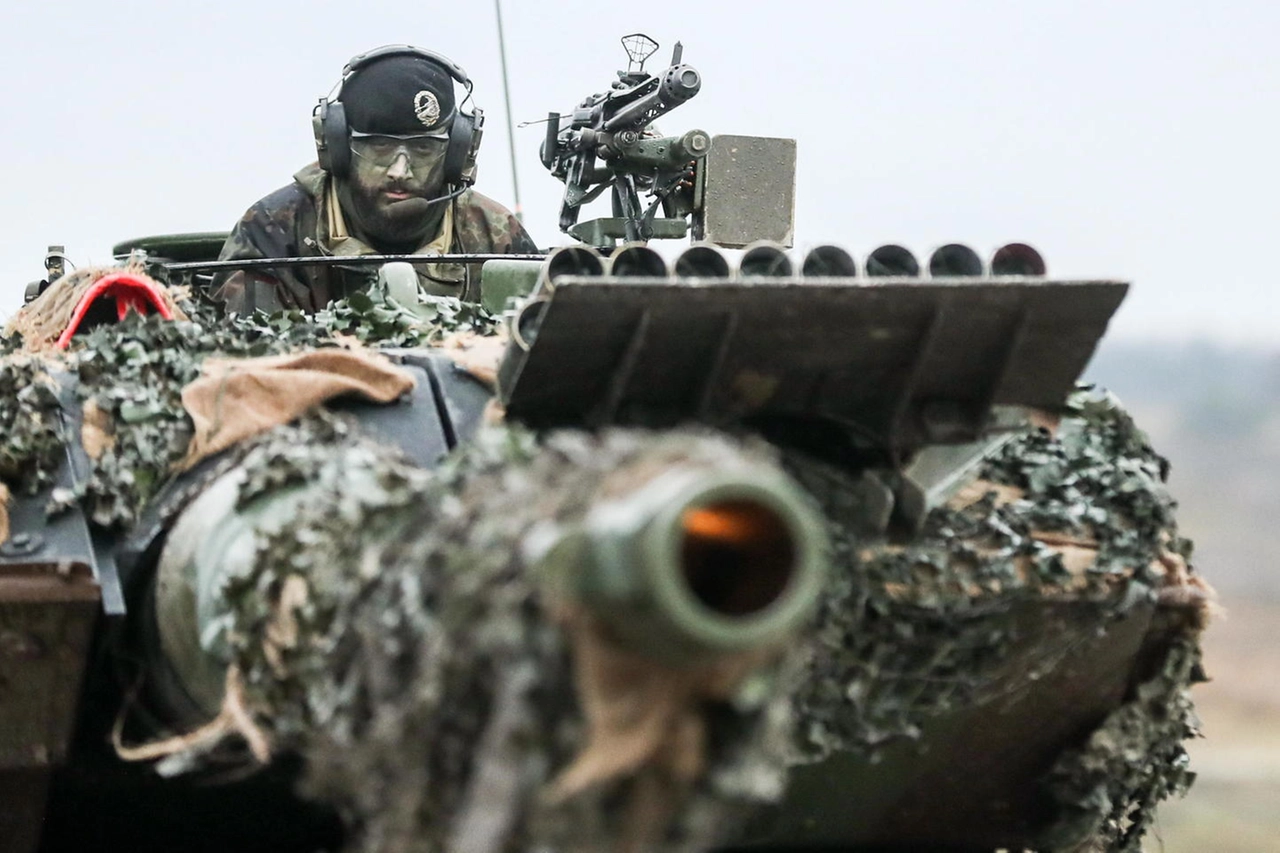 Un panzer Leopard 2 A6 della Germania (Ansa)