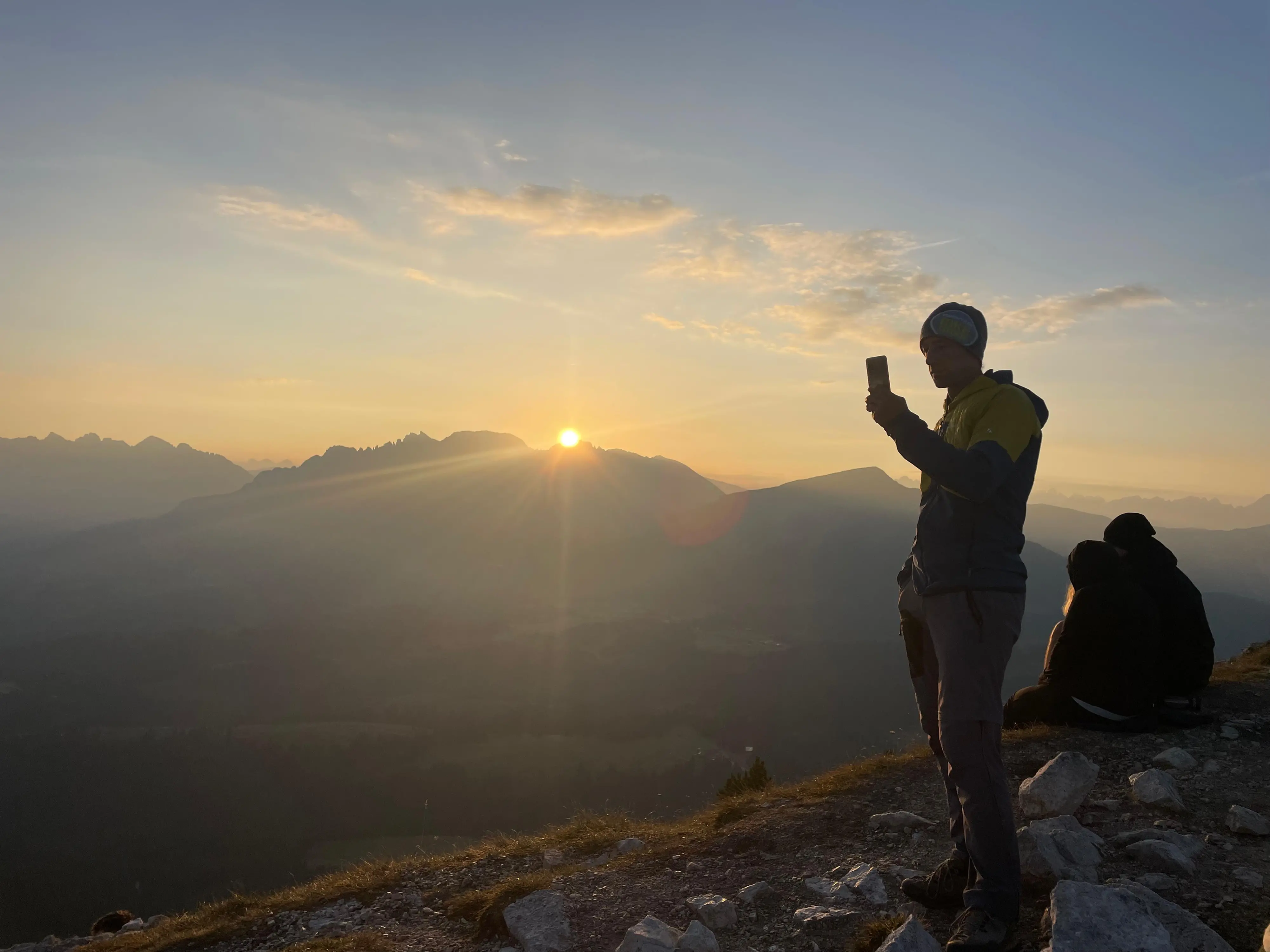 Val D’Ega: l’alba dalla cima del Corno Bianco, weekend sotto un cielo di stelle