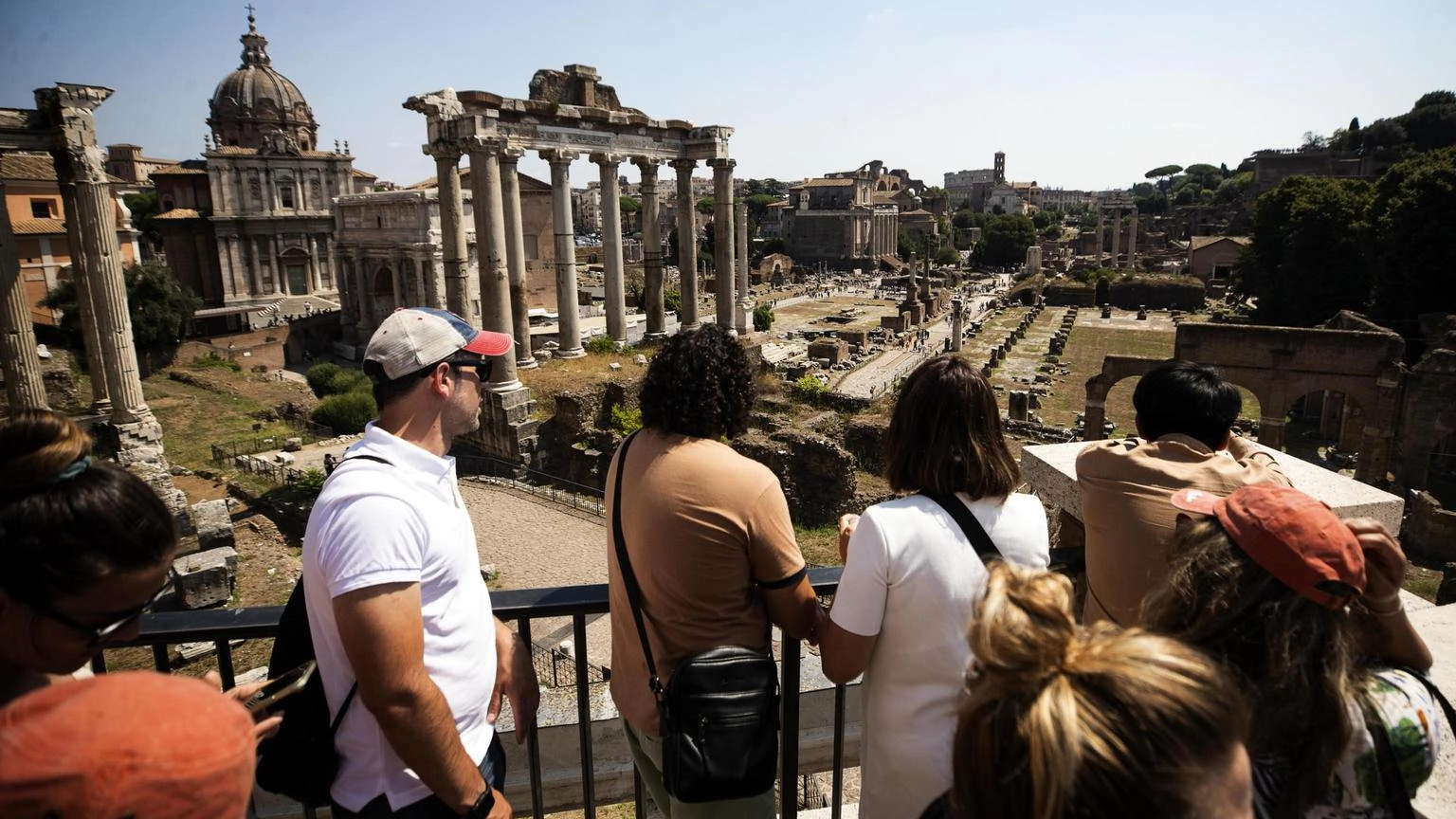 Bankitalia, a giugno sale numero e spesa dei turisti stranieri